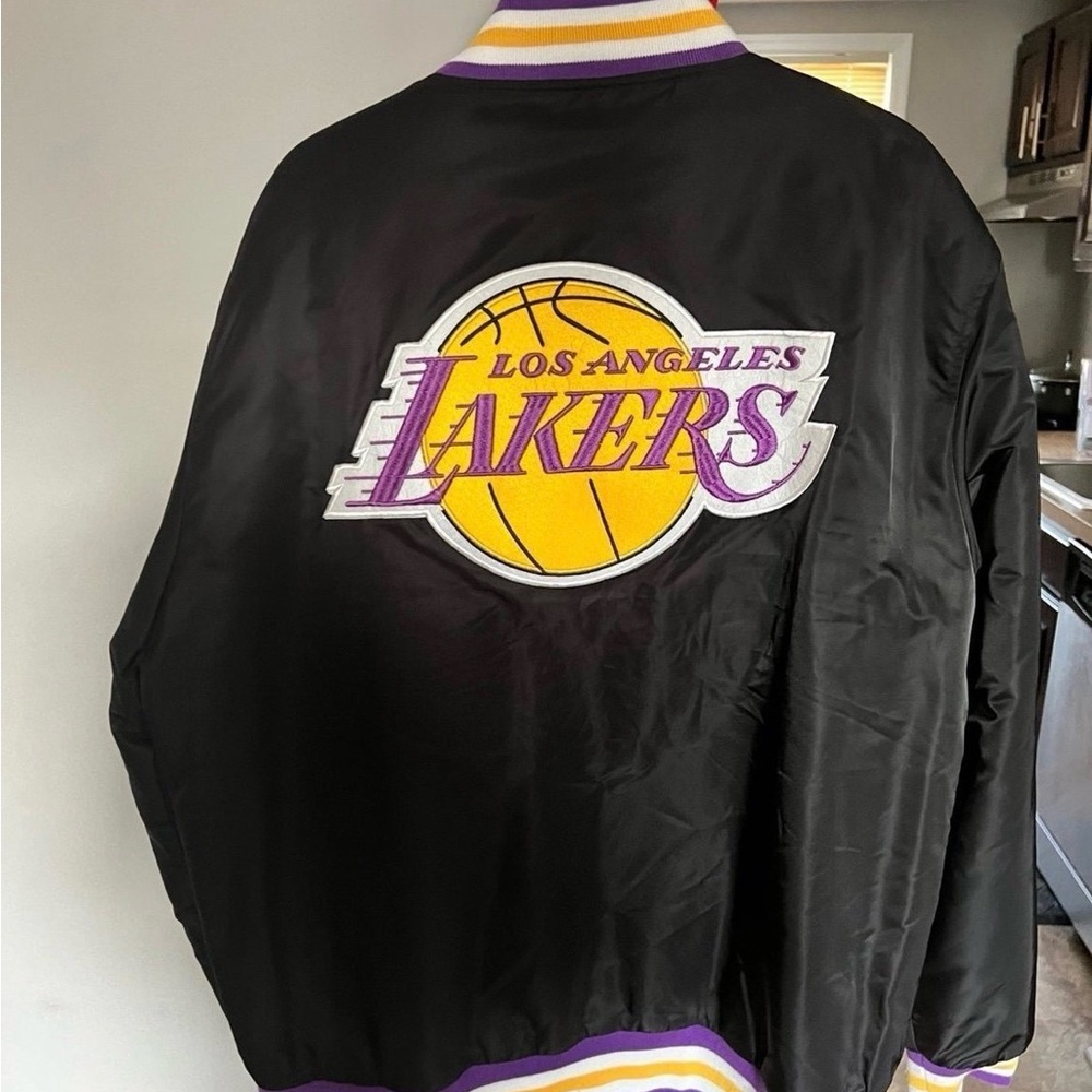 Lakers patch bomber jacket size large